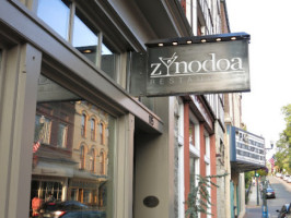 Zynodoa outside