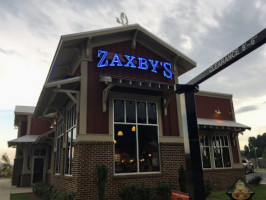 Zaxby's Chicken Fingers Buffalo Wings outside