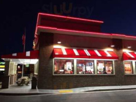 Freddy's Frozen Custard Steakburgers outside