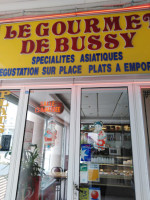 Le Gourmet De Bussy outside