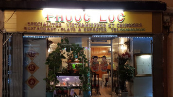 Phuoc Loc outside