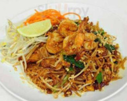 Aroy Dee Thai Noodles food