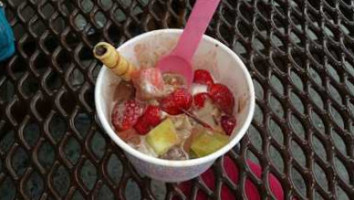 Yogurtland food