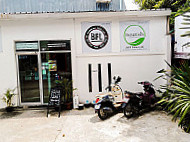 Nourish Cafe outside