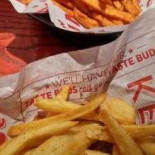 Red Robin Dentro