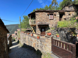 Patio De Xisto outside