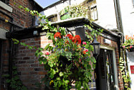 Egerton Arms outside