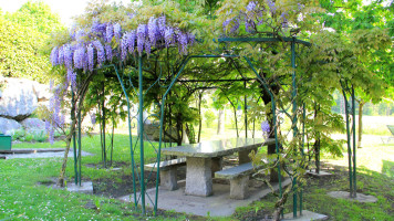 Auberge De L'orangerie outside