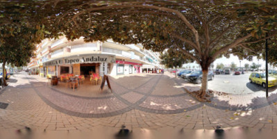 El Tapeo Andaluz outside