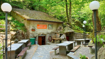 Grotto Gardelina outside