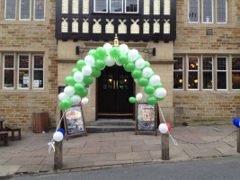 The White Hart (wetherspoon) outside