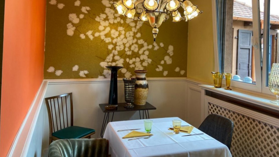 restaurant image