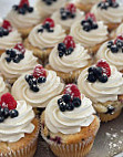 Smallcakes: A Cupcakery Of Naperville food