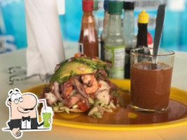 Mariscos La Carreta food