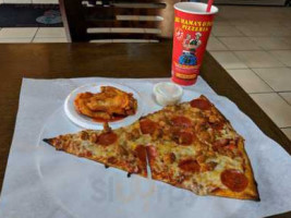 Big Mama's Papa's Pizzeria food