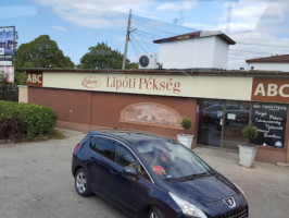 Lipóti Bakery outside