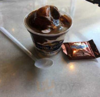 Ghirardelli Chocolate Outlet Ice Cream Shop food