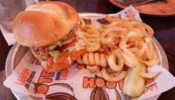 Hooters food