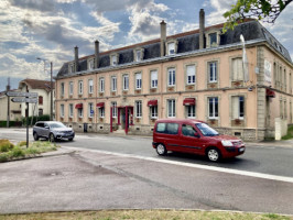 Auberge du Cheval Blanc outside