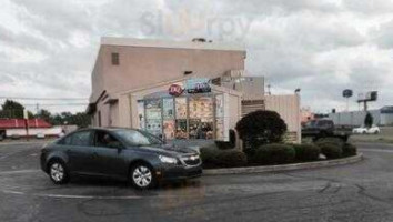 Dairy Queen Grill Chill outside