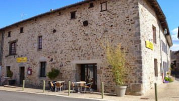 Auberge De Nouic inside