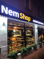 Nem Shop outside