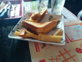 Red Robin Gourmet Burgers And Brews food