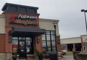 Pizza Hut outside