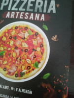 Pizzería Artesana food