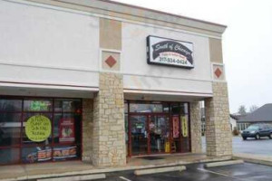 South Of Chicago Pizza Italian Beef outside