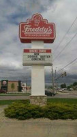 Freddy's Frozen Custard & Steakburgers outside