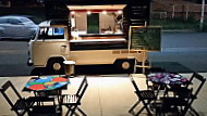 Oficina Gourmet Food Truck inside