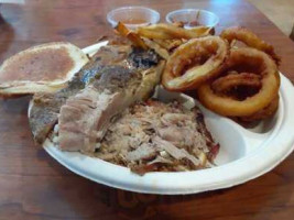 Carlile’s Barbecue food