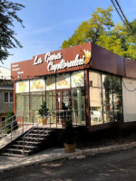 La Gura Cuptiorului outside