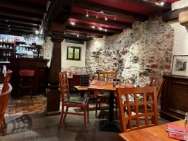 Le Caveau Saint Pierre food