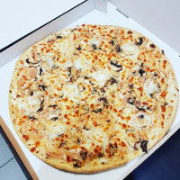 Mia Pizza food