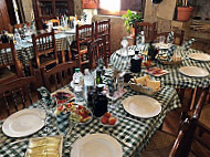 Hostal De Pinos food