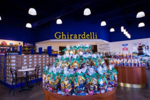 Ghirardelli Chocolate Outlet Ice Cream Shop food