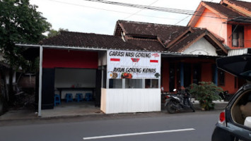 Garasi Nasi Goreng Rendang Spesial Sandik outside