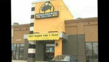 Buffalo Wild Wings outside