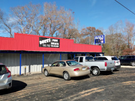 Duke's Fish Shack outside