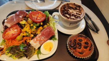 365 Cafe food