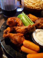 Duff's Famous Wings food