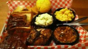 Famous Dave's -b-que food