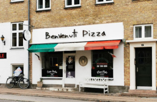 Benvenuti Pizza outside