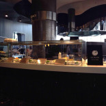 Cod & Co. Dentro