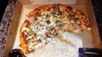 Flippers Pizzeria food