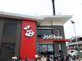 Jollibee outside