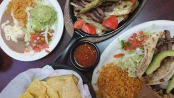 Los Braceros Mexican Grill food