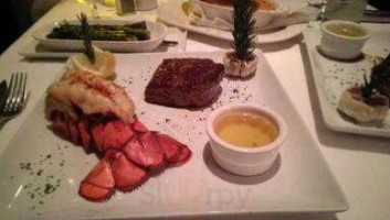 Larsen's Steakhouse food